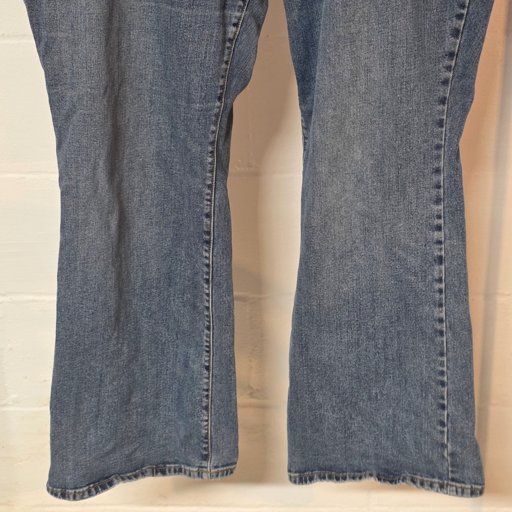 Liz Claiborne Woman Jeans Blue Stretch Flare Leg Size 20W Short Casual Relaxed - Picture 3 of 8